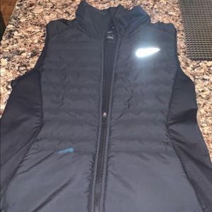 nike vest size m